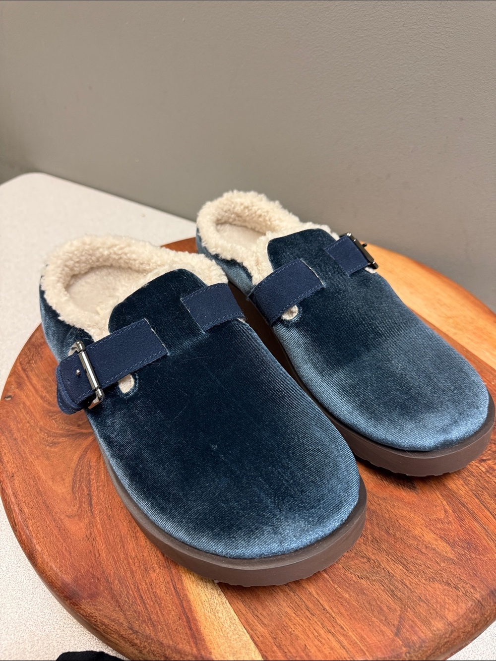 REVITALIGN Velvet Navy Blue Shearling-Lined Slip-On Clog